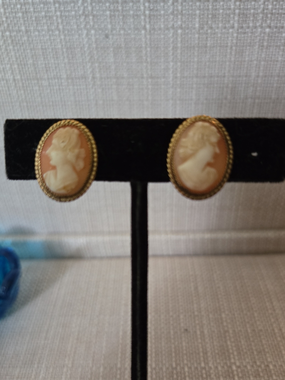 JMS  Vintage Cameo Clip-on Earrings